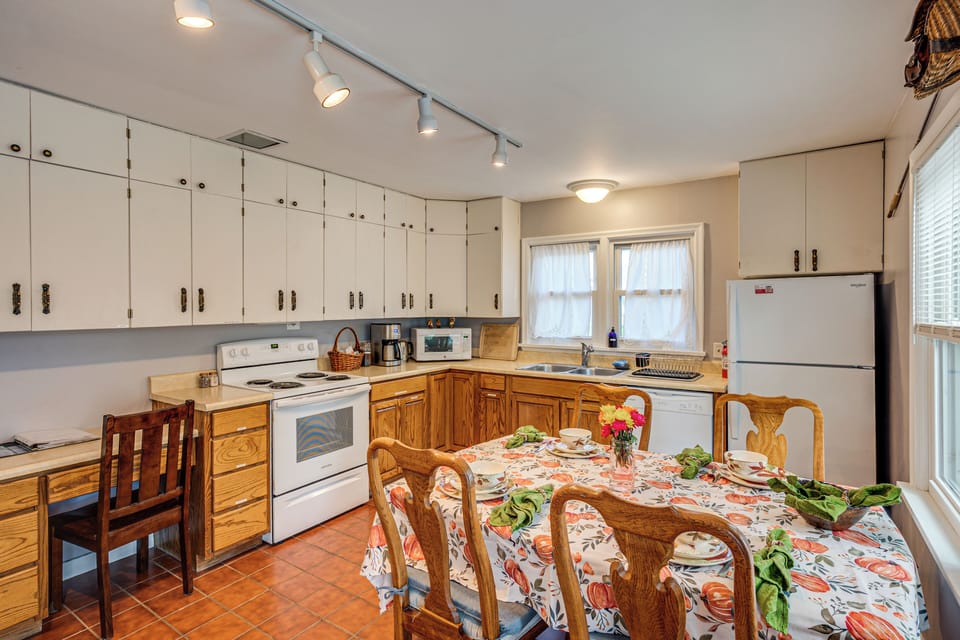 Kitchen | Blender | Toaster | Spices