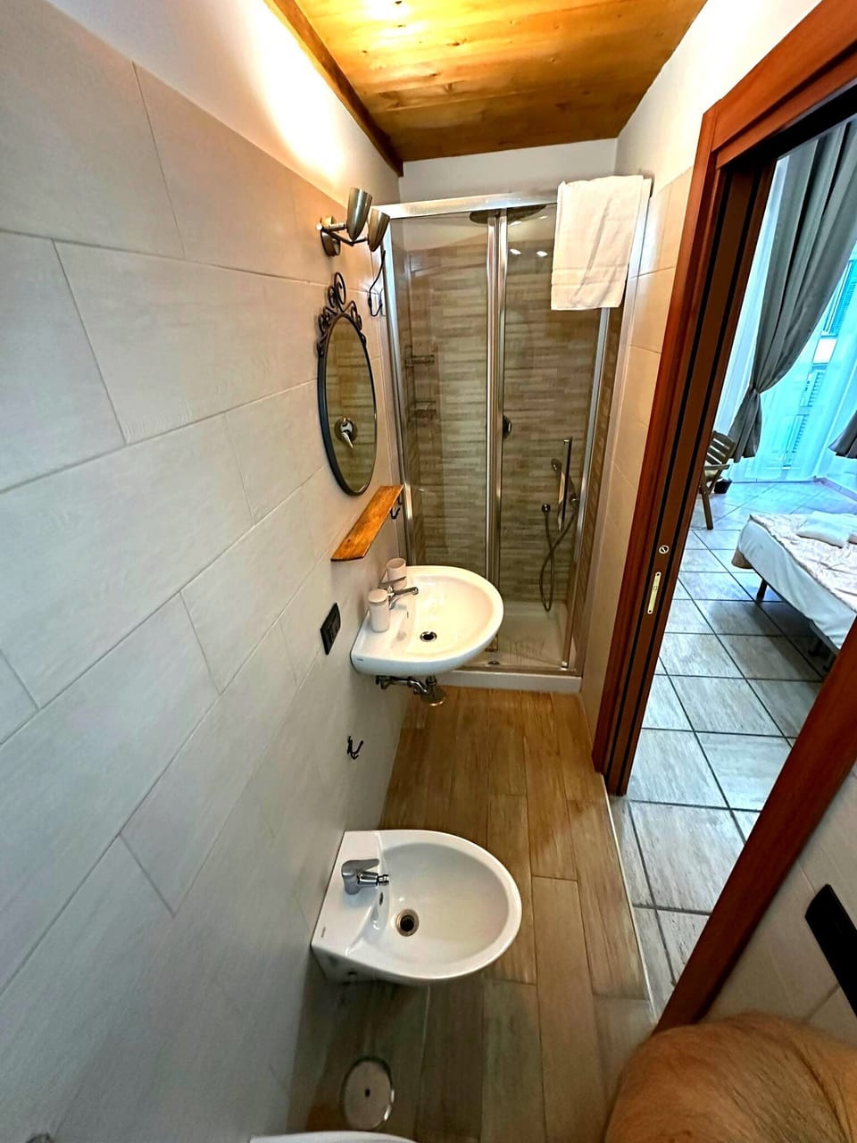 Triple Room | Bathroom | Hair dryer, soap, shampoo, toilet paper