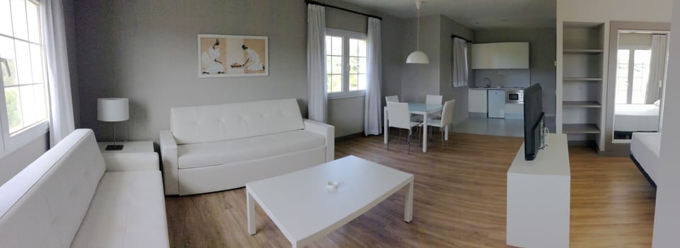 In-room safe, cribs (free), WiFi, bed sheets