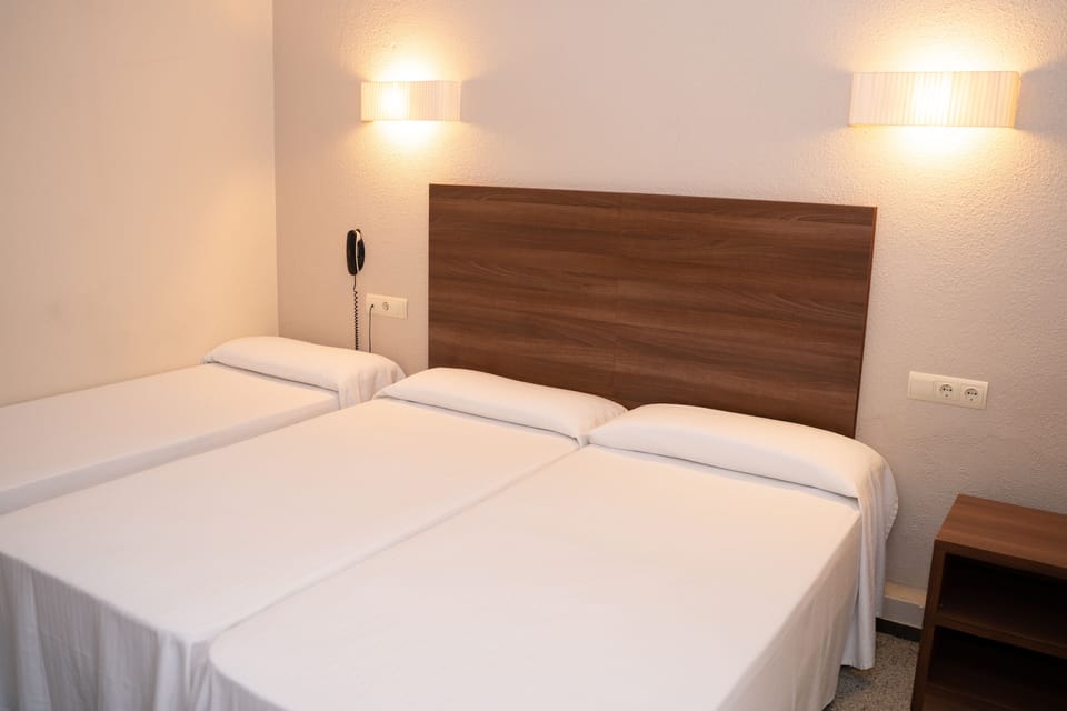 WiFi (free), bed sheets
