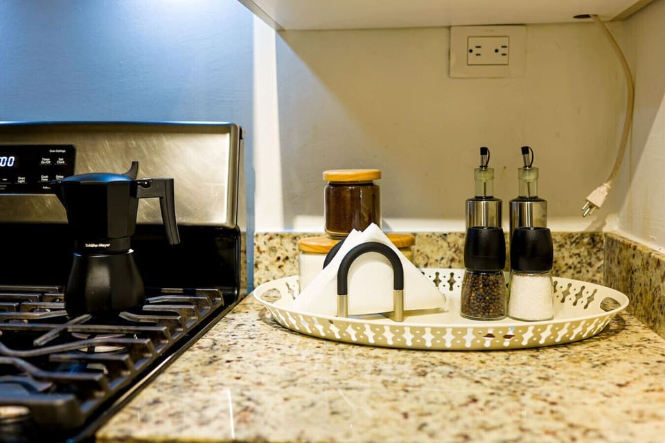 Kitchen amenities