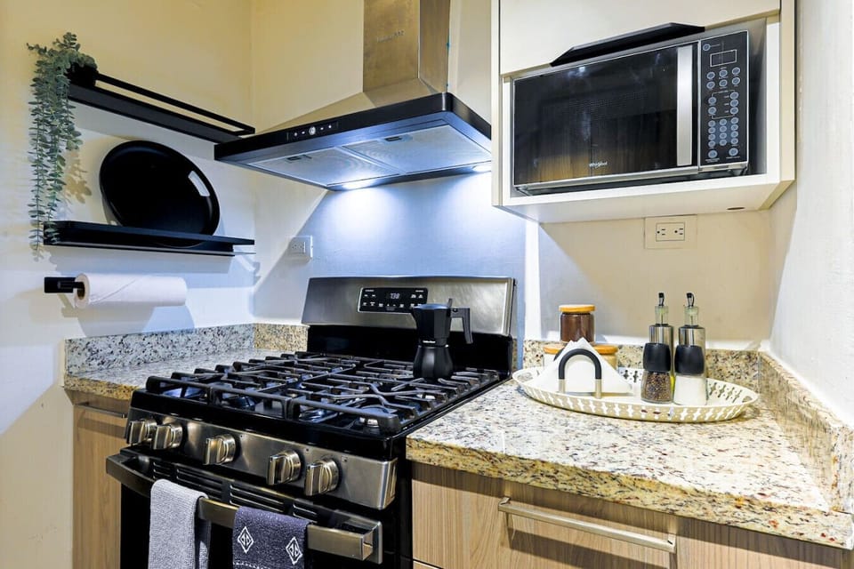 Kitchen amenities