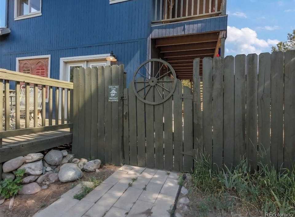 Private entrance 
