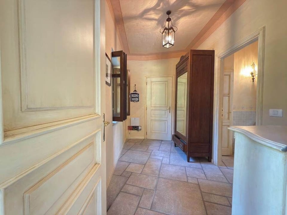 House | 6 bedrooms, desk, high-speed internet
