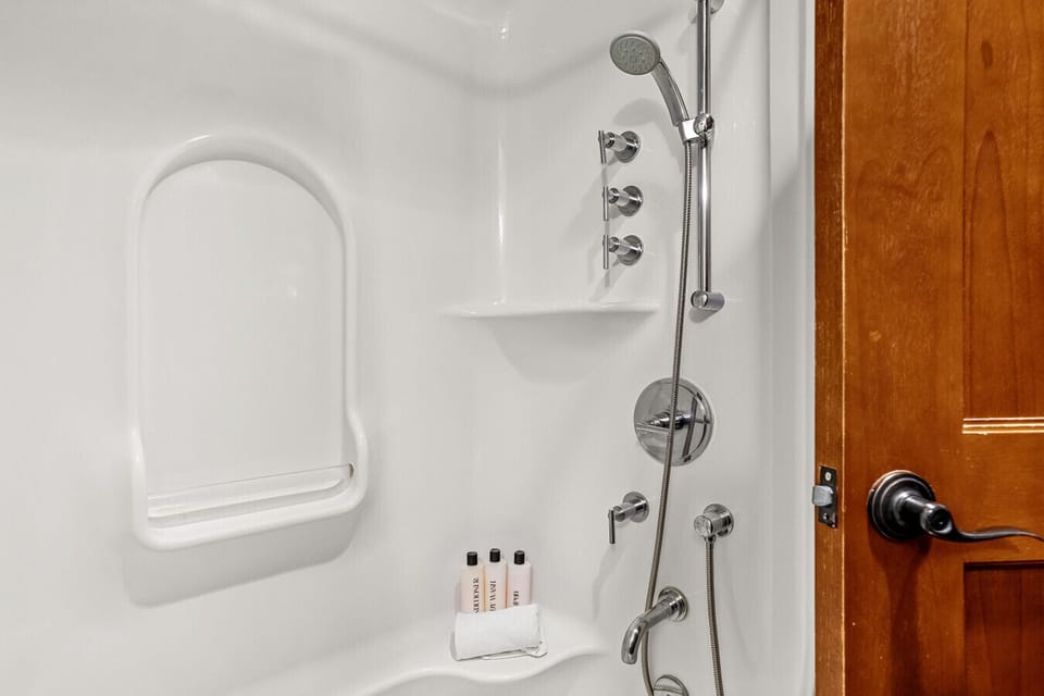 Spa-inspired bathroom to keep you fresh!