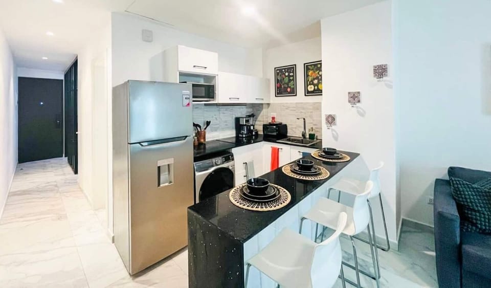 House | 2 bedrooms, desk