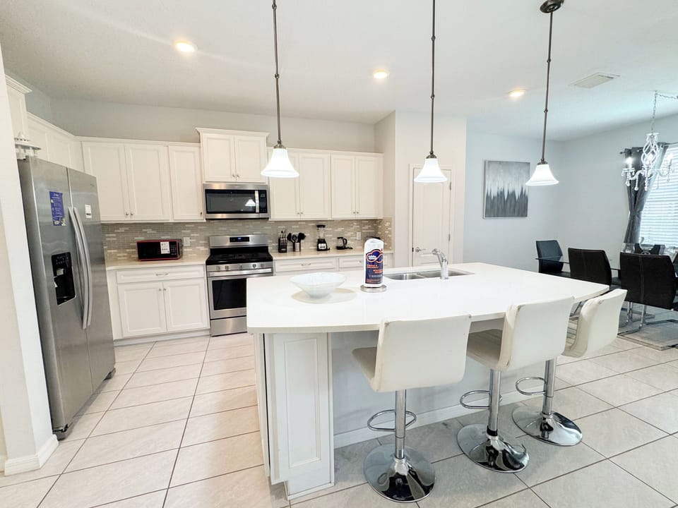 Fully equipped kitchen.