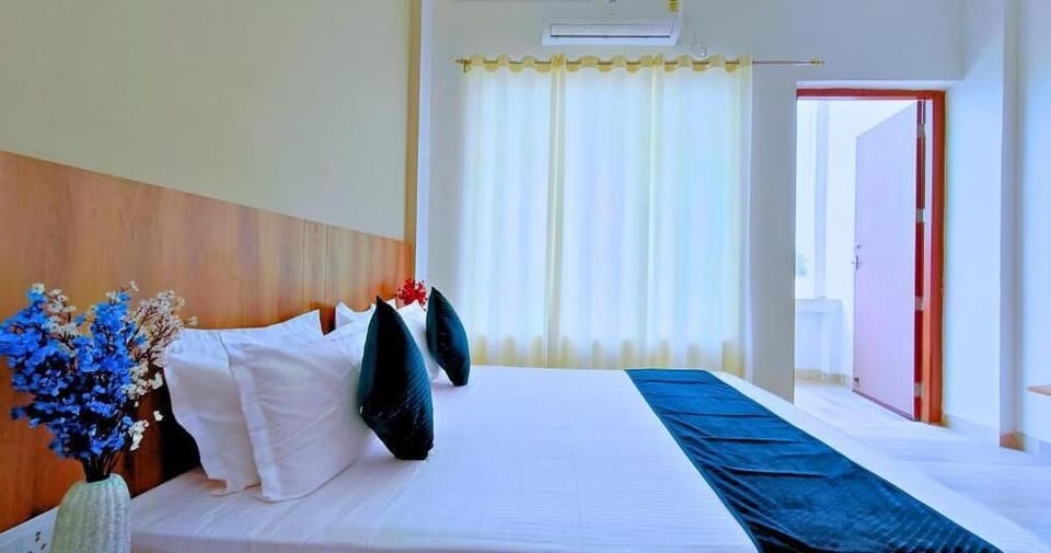 Deluxe Double Room, Balcony | Desk, free WiFi