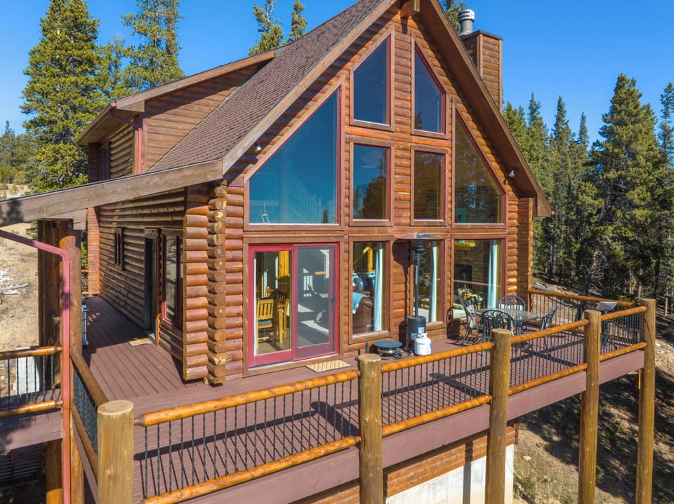 Spend summers in the sun and winters in the snow, at laughing pines lodge.