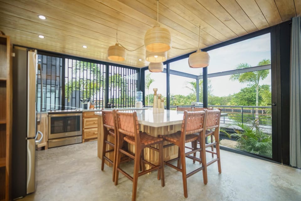 Gather and connect in this bright, open-plan kitchen.