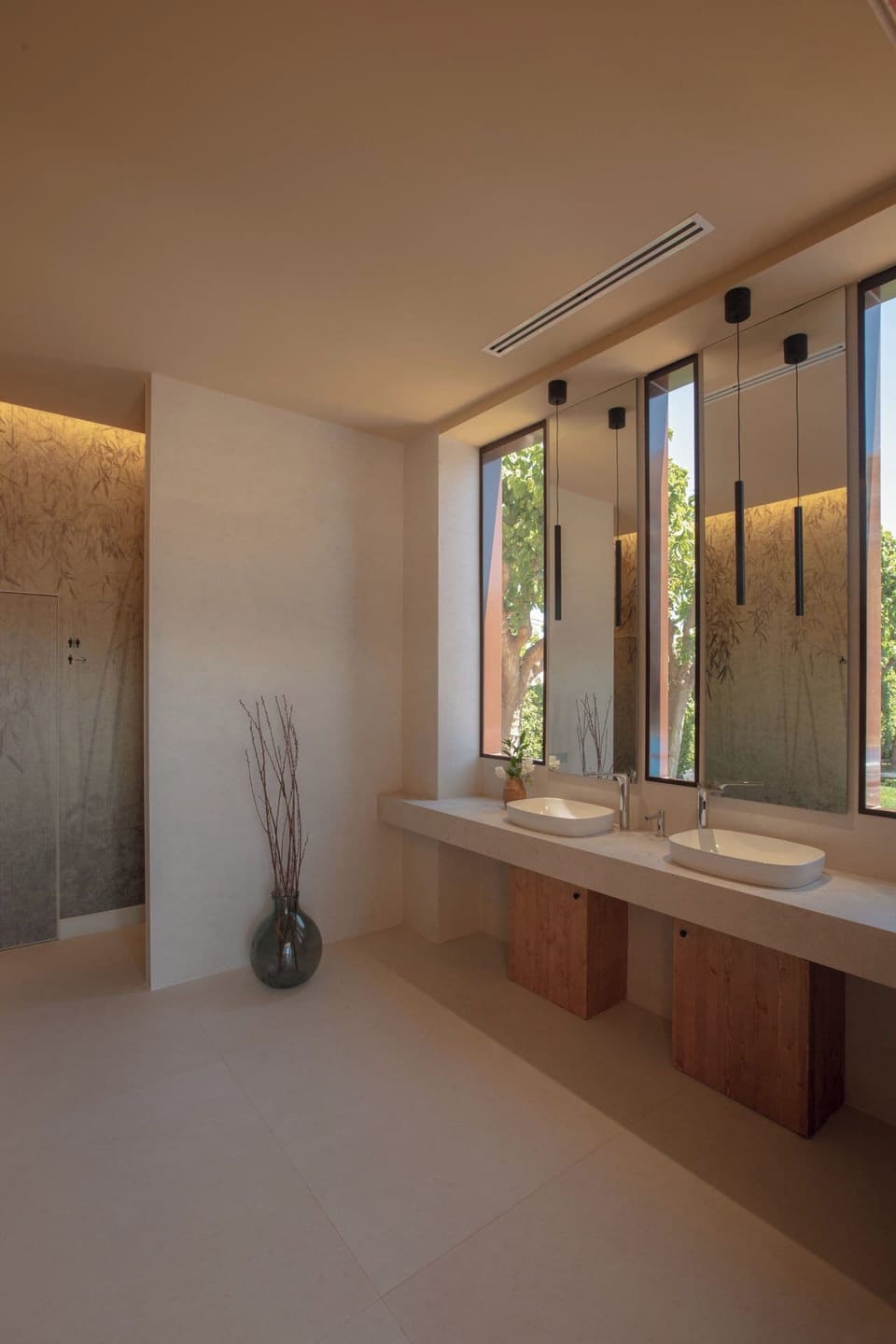 Bathtub, free toiletries, hair dryer, towels