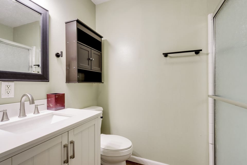 En-Suite Bathroom | Towels Provided