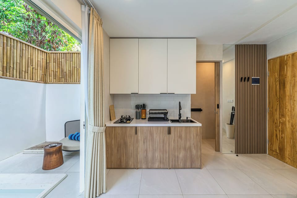 Bingin unit 13 | Private kitchen | Mini-fridge, stovetop, cookware/dishes/utensils