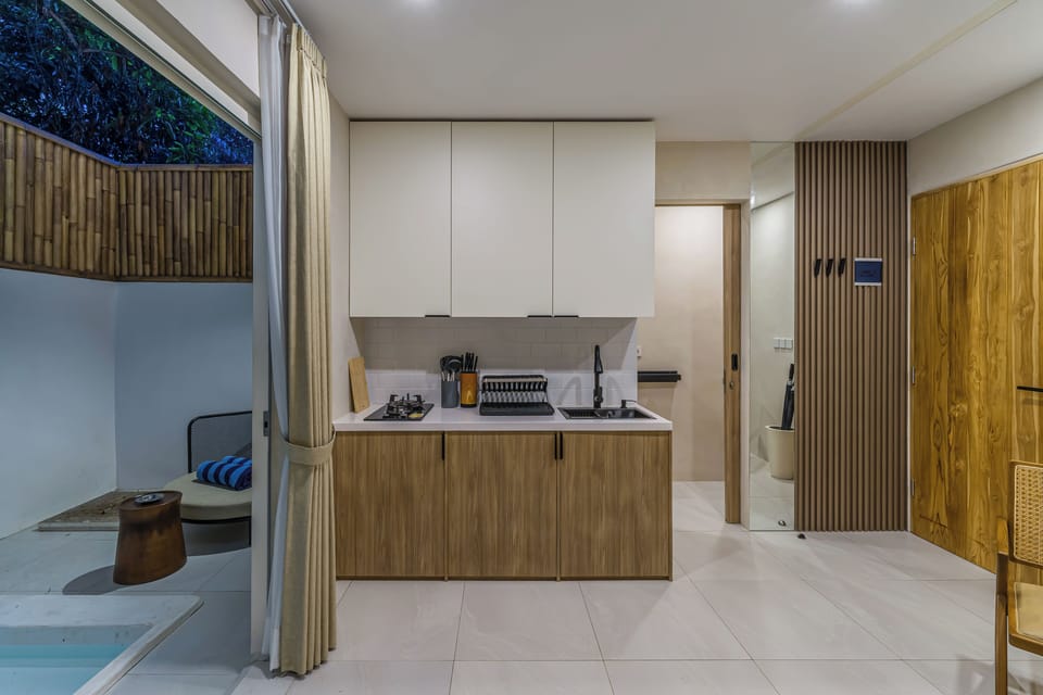Bingin unit 13 | Private kitchen | Mini-fridge, stovetop, cookware/dishes/utensils