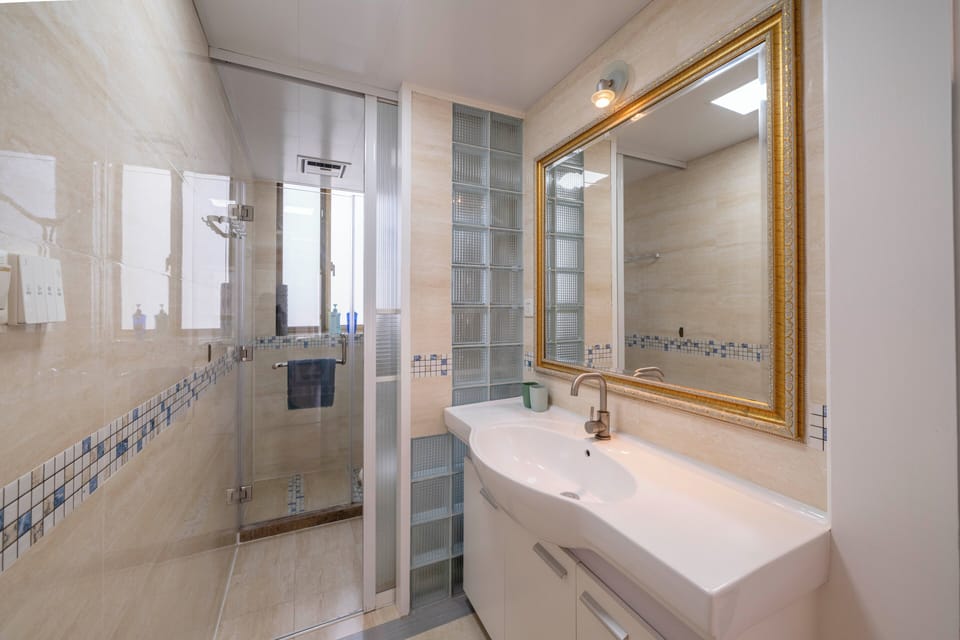 Superior Apartment, 3 Bedrooms, Kitchen, City View | Bathroom | Slippers