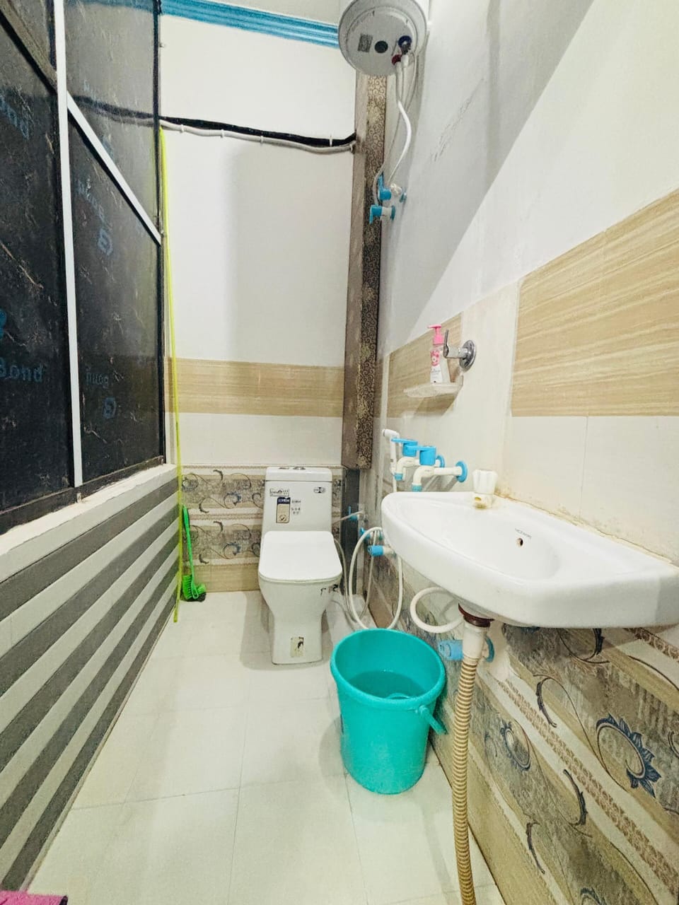 Shower, towels, toilet paper