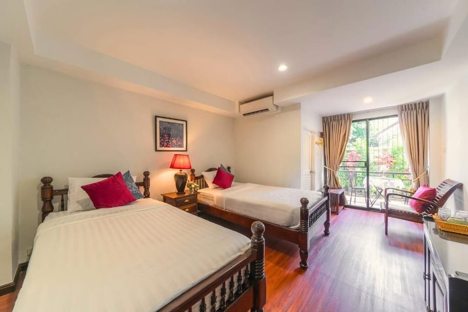 Deluxe Twin Room, Balcony | WiFi (free), bed sheets