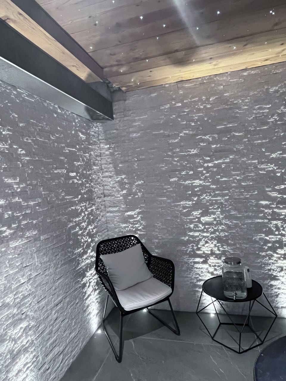 Hot tub, steam room