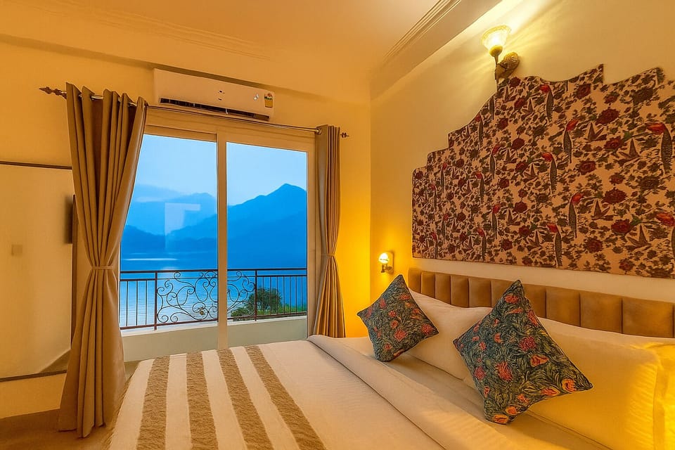 Deluxe Room, River View | Iron/ironing board, free WiFi