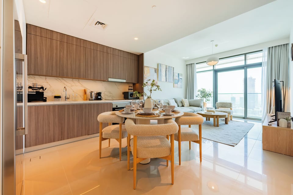 Deluxe Apartment, Balcony, Sea View | In-room dining