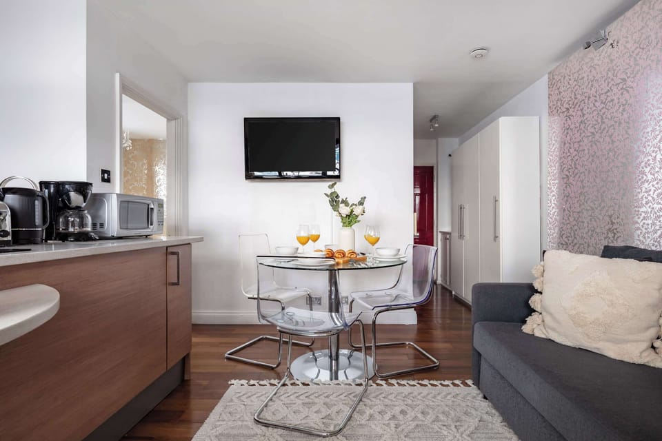 The kitchen and dining area