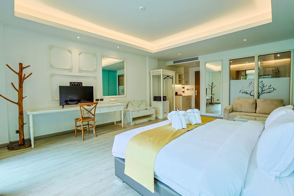 Deluxe Double Room, Balcony, Pool View | Free WiFi