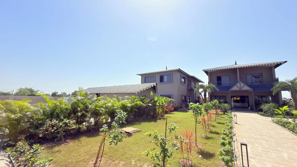 Family Double Room, Balcony | Living area