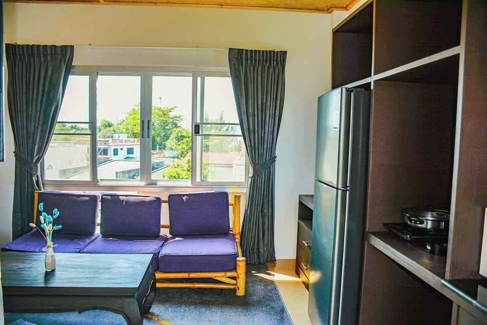 Apartment, 1 Bedroom, Smoking | Living room