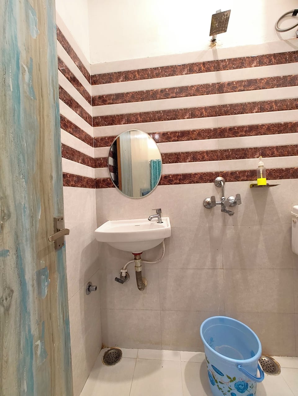 Standard Double Room, Air conditioning | Bathroom | Shower, rainfall showerhead, slippers, towels