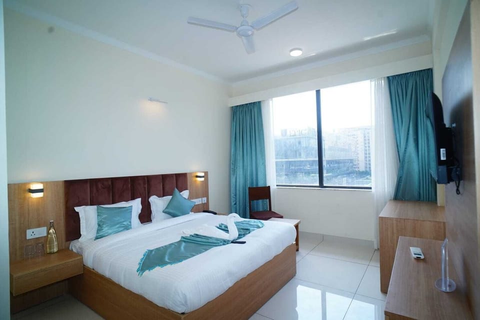 Deluxe Room, City View