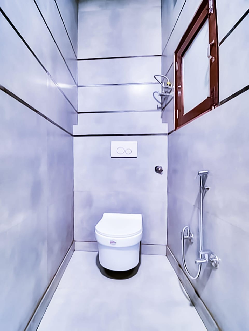 Deluxe Double or Twin Room | Bathroom | Free toiletries, towels, soap, shampoo