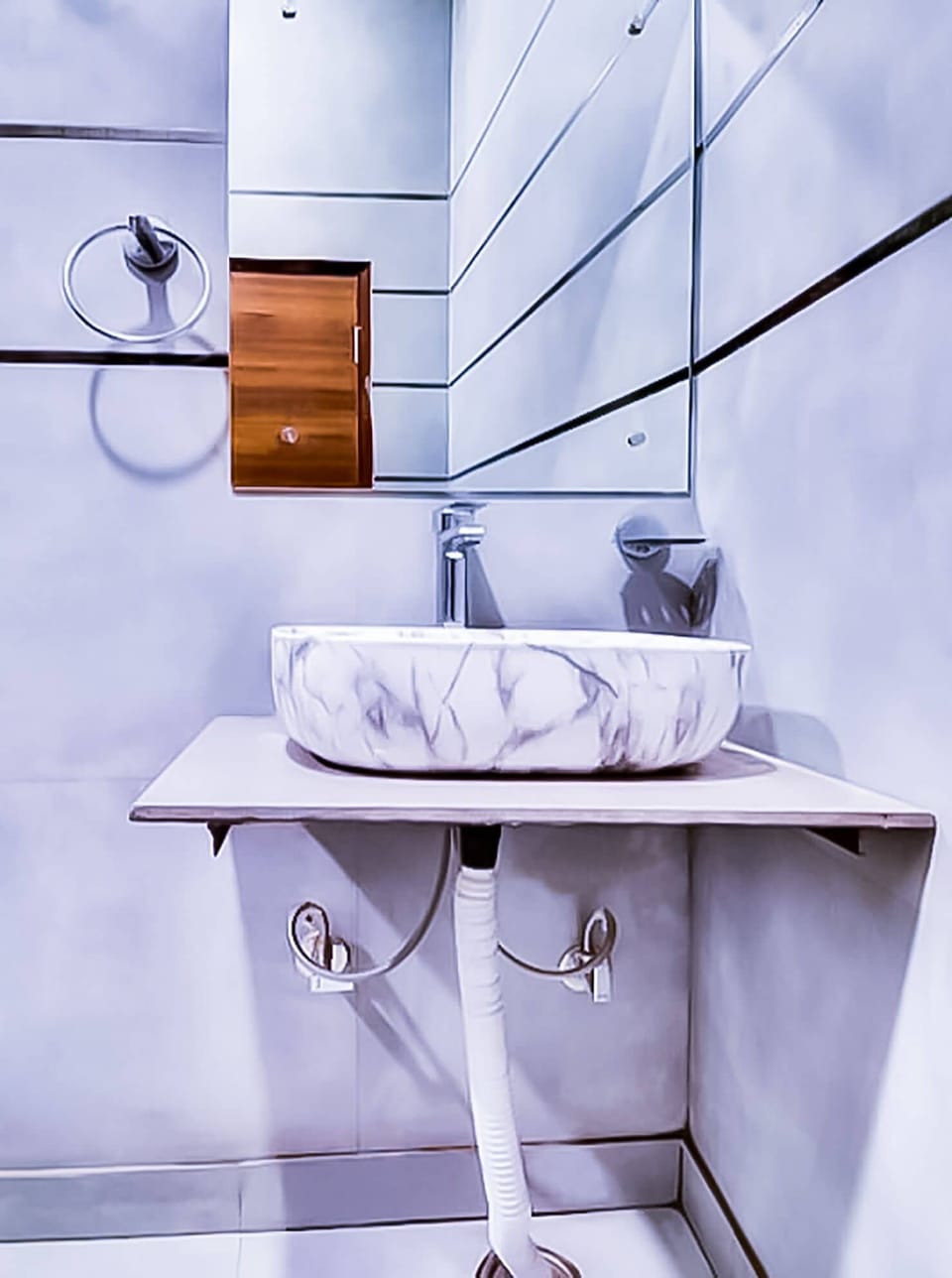 Deluxe Double or Twin Room | Bathroom | Free toiletries, towels, soap, shampoo