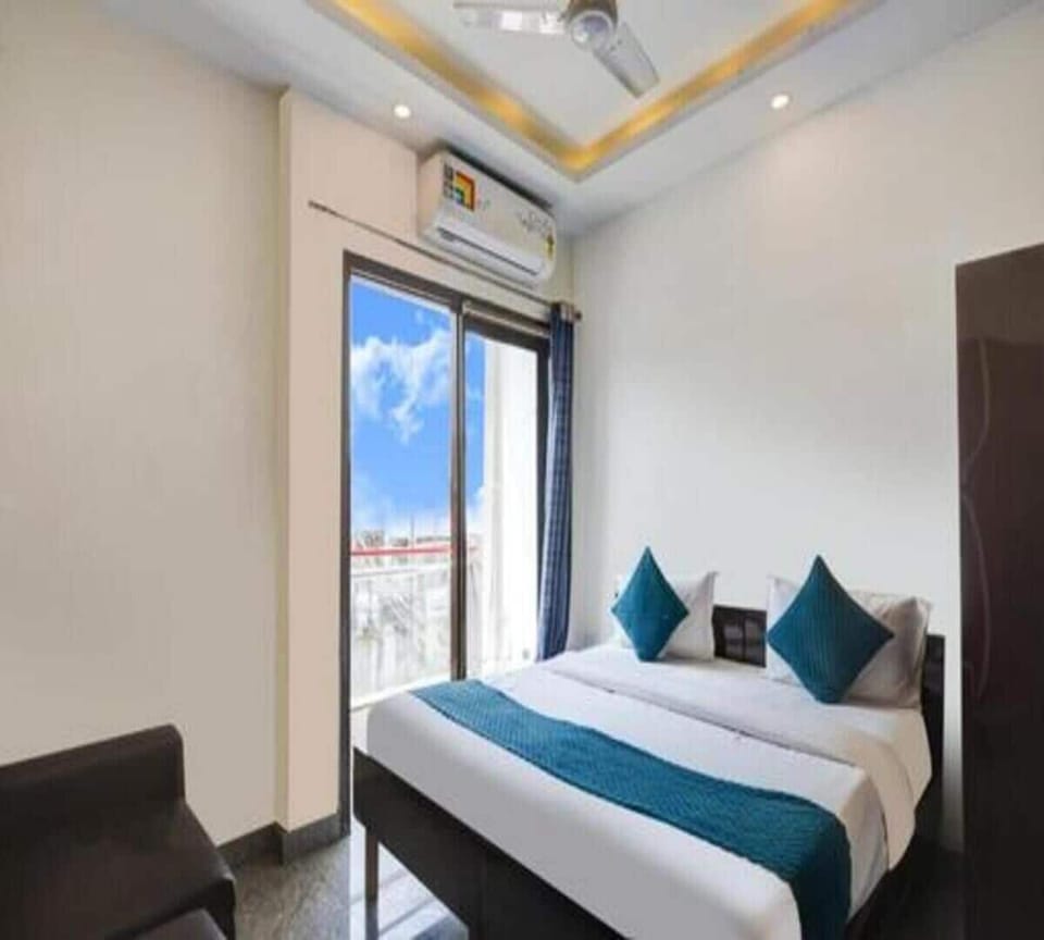 Double Room | Desk, laptop workspace, free WiFi, bed sheets
