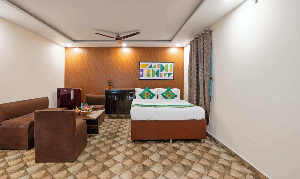 Premium Double Room | Desk, iron/ironing board
