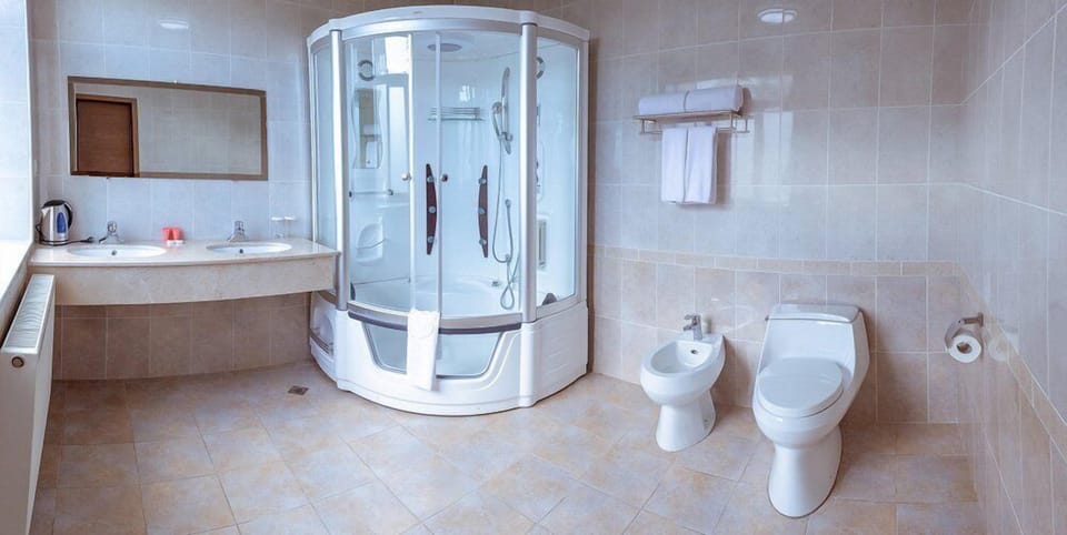 Luxury Room, 1 Double Bed, Courtyard View | Bathroom | Shower, free toiletries, hair dryer, slippers