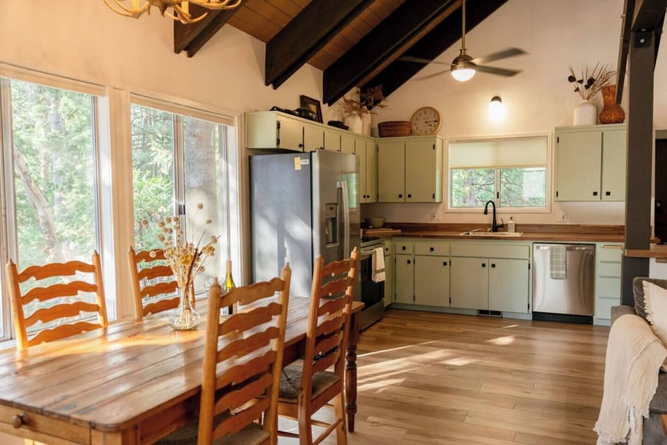 Tallwood Cabin includes the basics for cooking such as cooking oil and simple seasonings as well as a Keurig® Coffee Maker and K-Cup starter pack for your first morning!