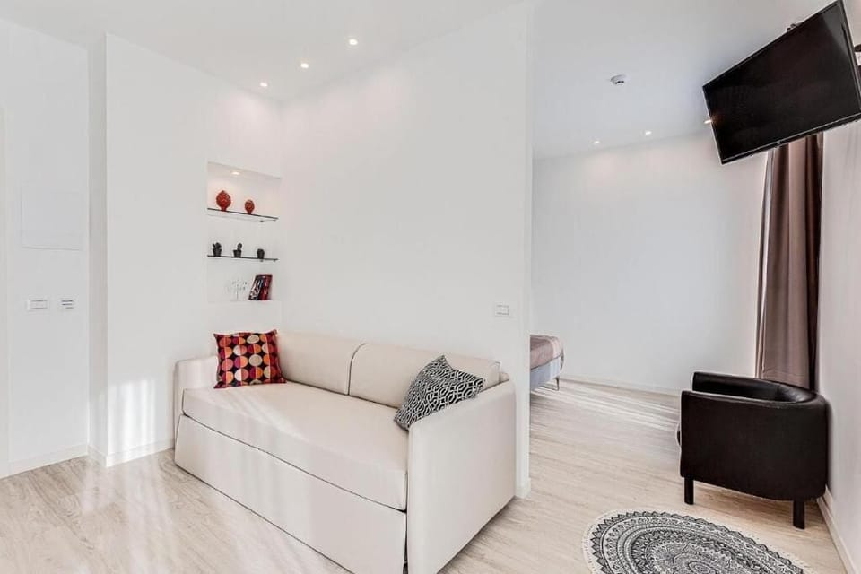 Deluxe Room, Balcony | In-room safe