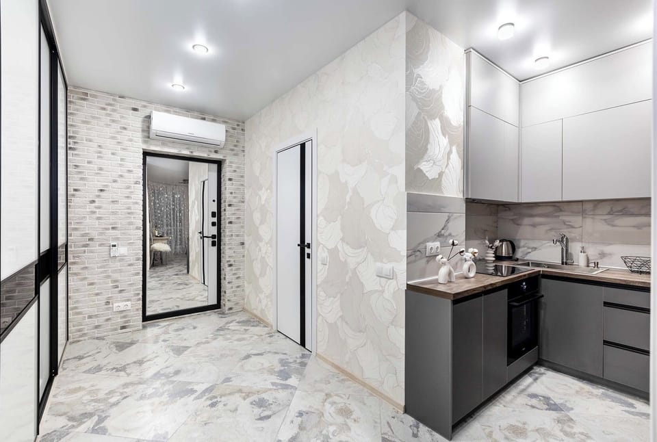 Classic Apartment | Private kitchen | Full-size fridge, microwave, oven, stovetop