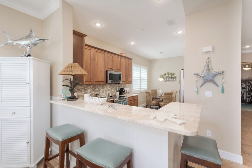 Additional seating at the kitchen counter great for a snack between going to the beach and the pools.