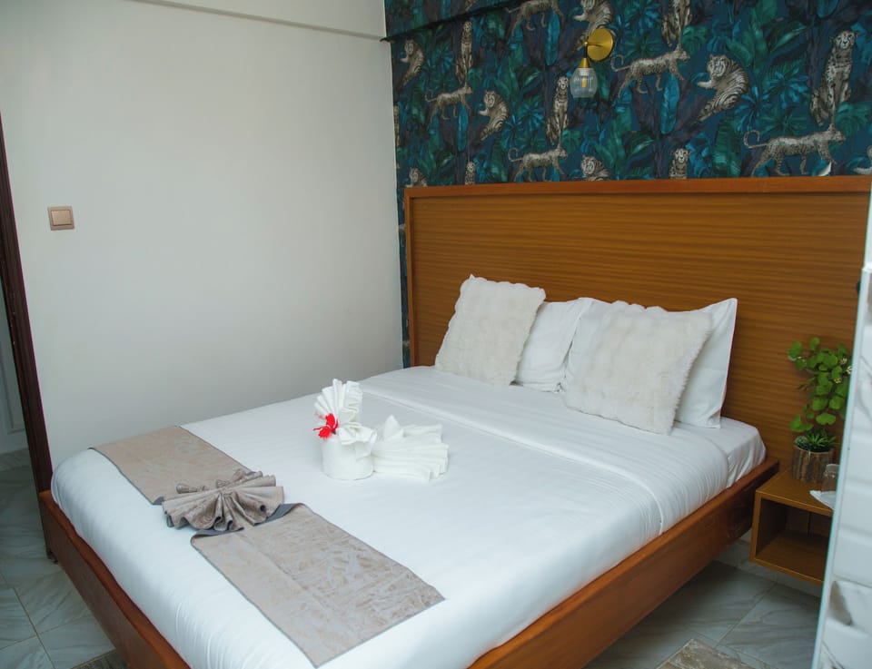 Superior Single Room | Desk, laptop workspace, soundproofing, free WiFi