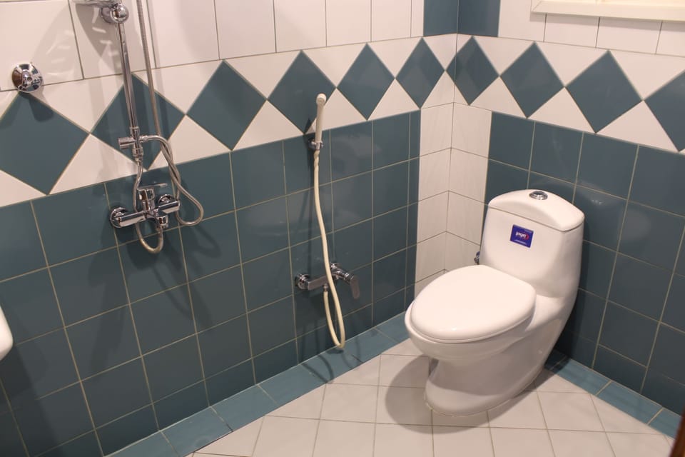 Deluxe Studio | Bathroom | Hair dryer, towels