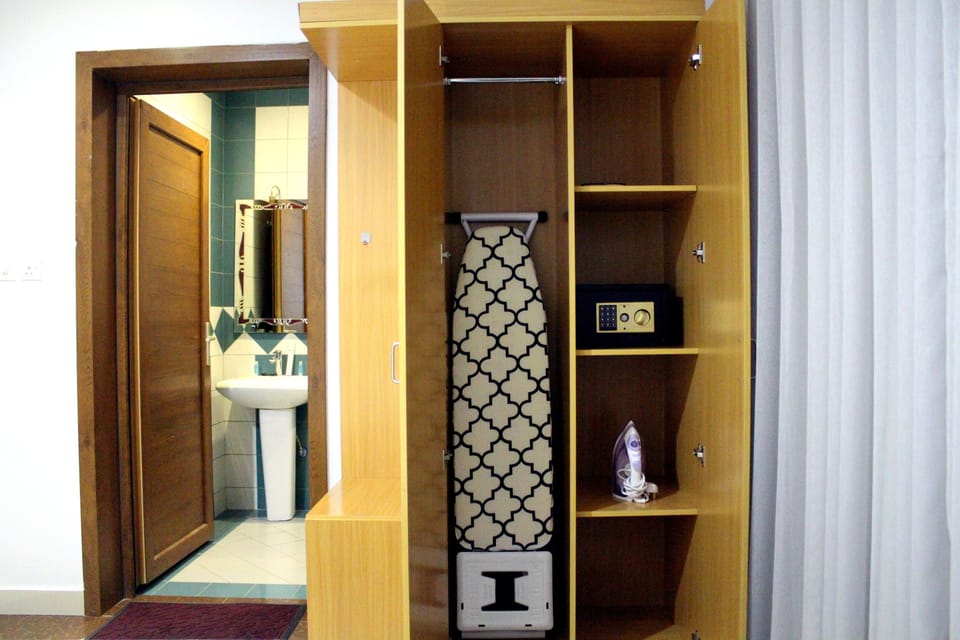 Deluxe Studio | In-room safe, iron/ironing board, free WiFi