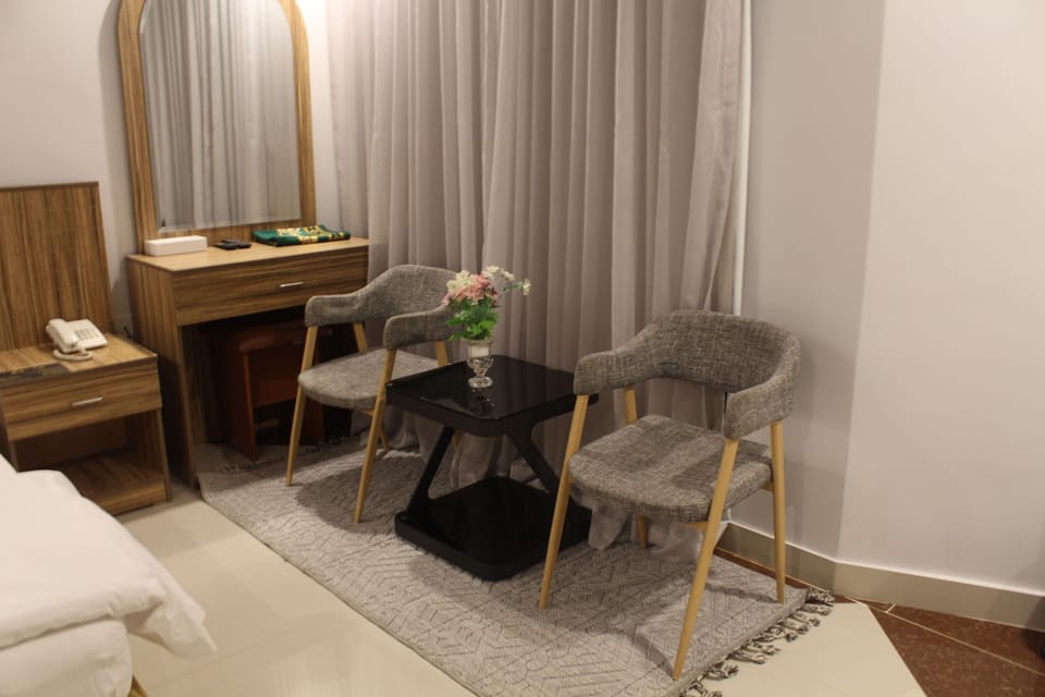 Deluxe Studio | In-room safe, iron/ironing board, free WiFi