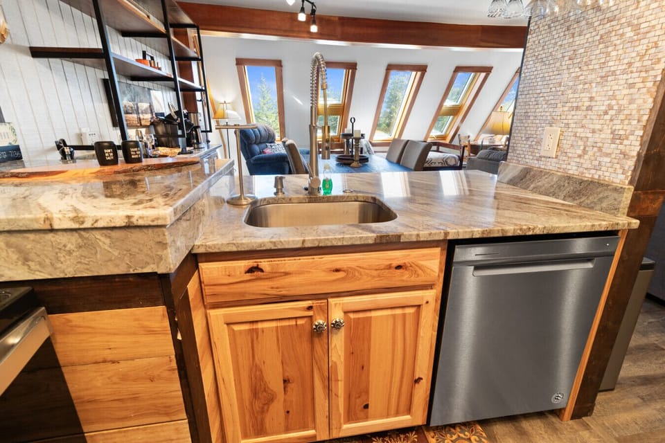 Fully Renovated and Equipped Kitchen