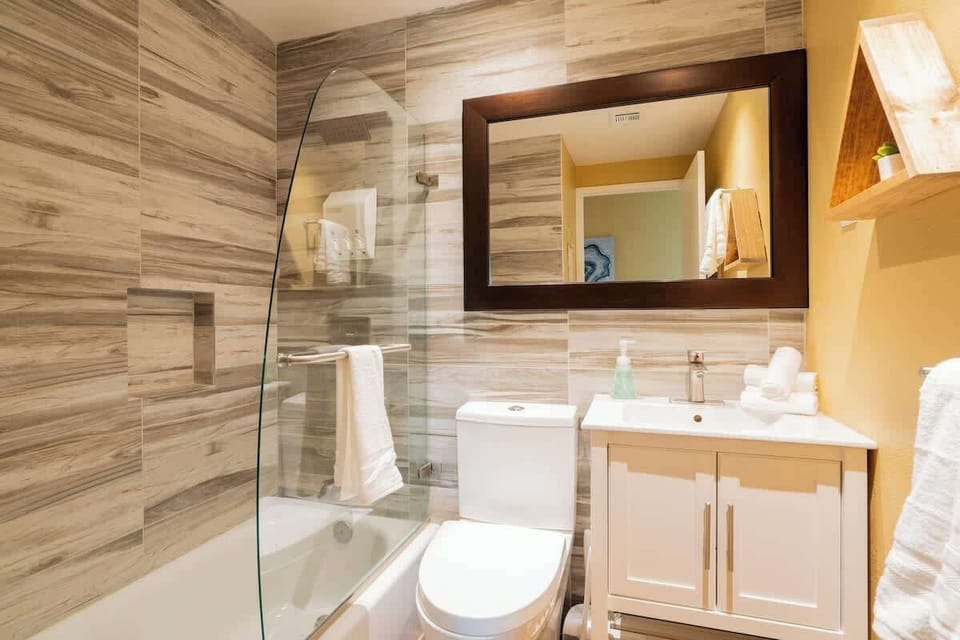 The main bathroom. So sparkling clean