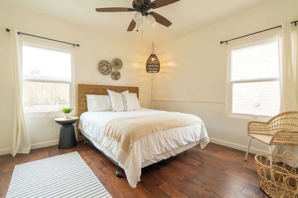 Keep cool no matter the weather with AC and overhead fans