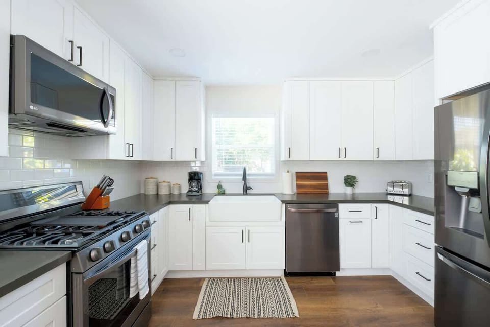 Cook dinner for the group in the high-end, chef friendly kitchen