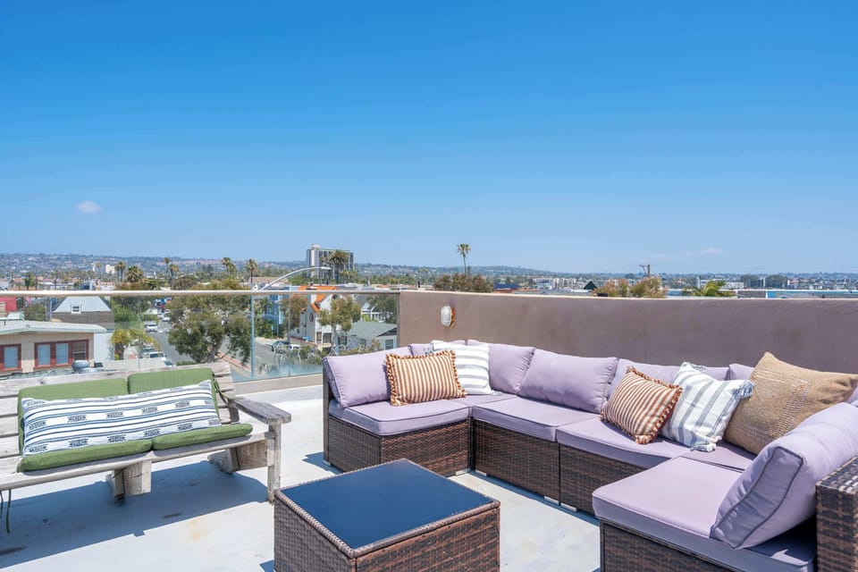 Relaxed rooftop seating with open sky views