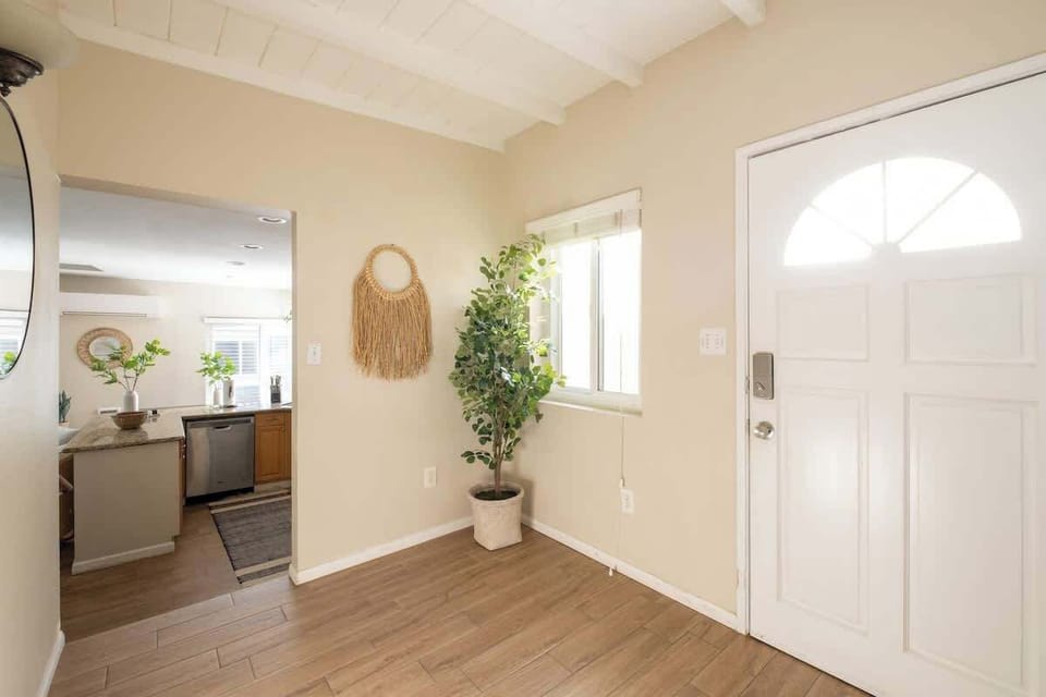 Stay in or eat out with restaurants, cafes and bars a short walk away