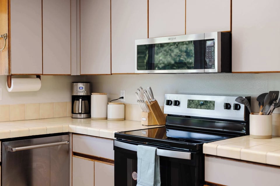 Brew your favorite coffee, prep a family breakfast, or heat up leftovers—everything you need is right here.
